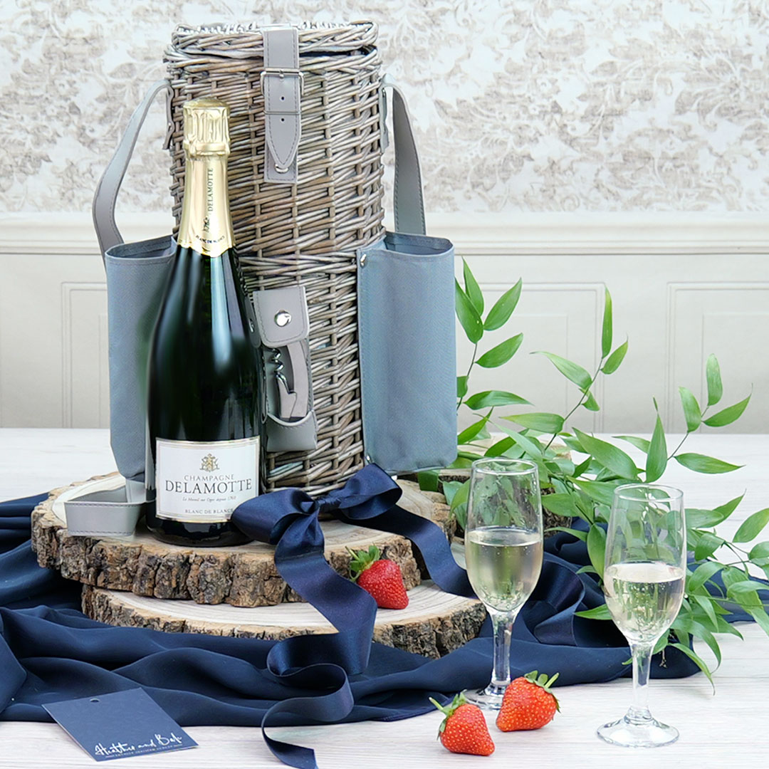 Champagne and Glasses Gift Set